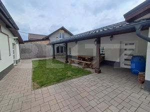 Proprietate deosebită 2 case, lac de pește, finisaje premium  - imagine 2