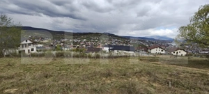 Teren intravilan de vânzare, 715 mp, în zona Valea Sigmirului