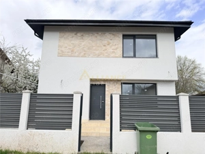 Casa de vanzare – pozitie excelenta, in centrul comunei