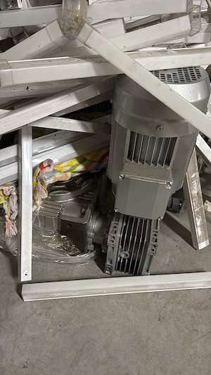 Motoare cu reductoare noi  - imagine 1