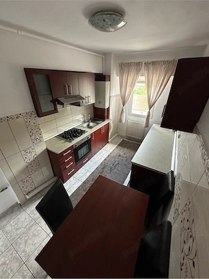 Închiriez apartament compus din 2 camere decomandat - imagine 5