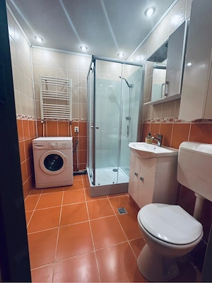 Închiriez apartament compus din 2 camere decomandat - imagine 4