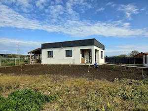 Casa cu utilitati finisata si mobilata la pret de apartament - imagine 11