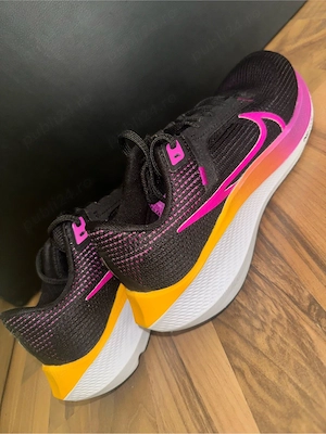 Vând pantofi sport Nike Pegasus 40