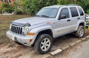 VAND Jeep Cherokee kj 2.8 crd automată, 2000 euro negociabil, 4x2 (spate) și 4x4 Hi și Lo, AC - imagine 4