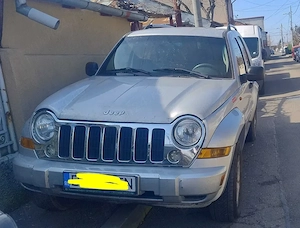VAND Jeep Cherokee kj 2.8 crd automată, 2000 euro negociabil, 4x2 (spate) și 4x4 Hi și Lo, AC - imagine 2