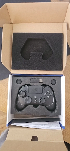 Controller Razer Wolverine v2 Pro