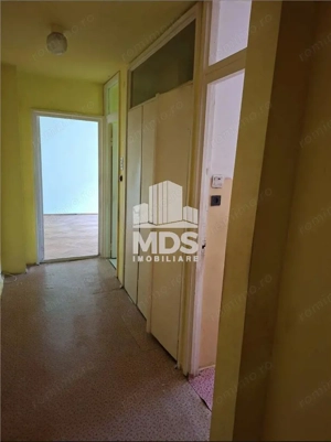 Decomandat la et 3 ?n bloc anvelopat, model mare