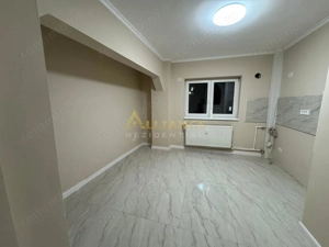 Apartament 3 camere, decomandat - 300 m de Metrou Aparatorii Patriei - Renovat - imagine 2
