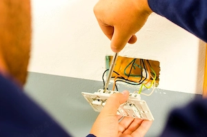 Electrician autorizat efectuez instalații electrice complete,kit trepte iluminate , camere video  - imagine 4