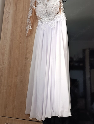 Rochie de mireasa cu voal si pantofi