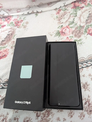 Samsung Galaxy Z Flip 5 512GB   Ca NOU, Full Box, Activat recent - imagine 3