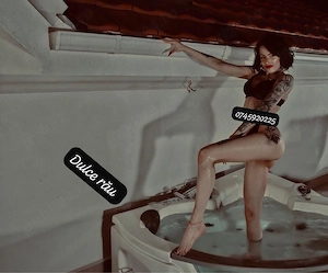 Singura in locatie vin si la voi sunama te pupacesc 