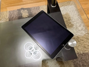 IPAD 5th 32gb wi-fi only  - imagine 4