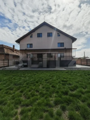 Duplex 267 mp, teren 374 mp, in Poiana