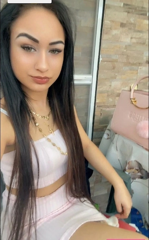 PARTY GIRL la mine sau la tine  - imagine 1