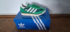 Vand Adidas Originals sneakers