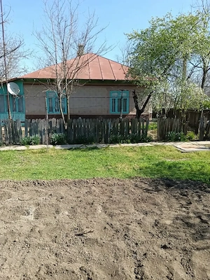 Casă şi teren intravilan de vânzare - imagine 8