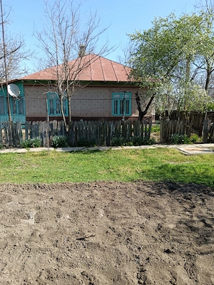 Casă şi teren intravilan de vânzare - imagine 6