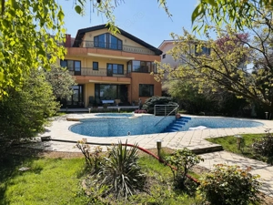 Resedinta emblematica in Chiajna-Rosu pe malul lacului, 785 mp, 2500 mp teren 