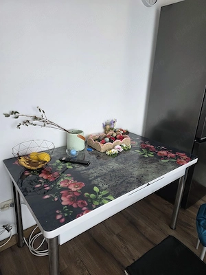 Vand masa extensibila ca si noua