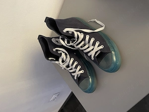 Vând încălțăminte Converse