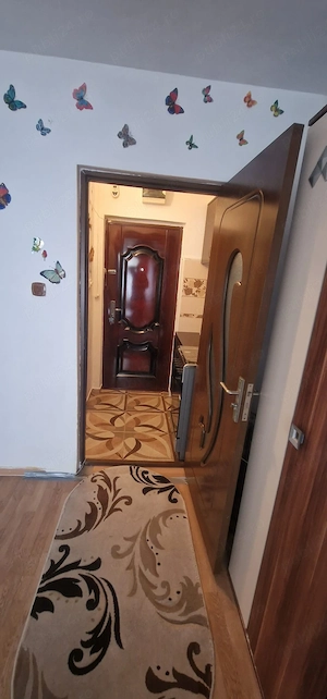 Închiriez garsoniera 