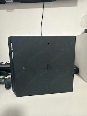 vand ps4 pro+doua joystickuri si jocuri la alegere 