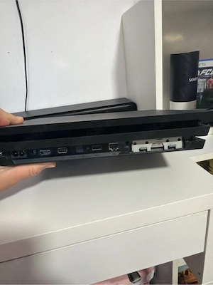 ps4 pro +doua joystickuri si jocuri la alegere 