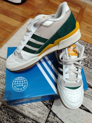 De vinzare adidas purtat de doua ori practic este  noua - imagine 4