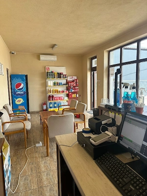 Închiriez spațiu comercial cu posibilități multiple - imagine 2