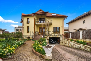 Casa individuala cu 7 camere, 260 mp, teren 900 mp, front 19m, Europa