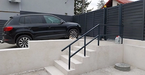 Vănd teren cu casă