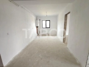 Apartament 2 camere 57 mp utili cu balcon si loc de parcare - etaj 1 - imagine 2
