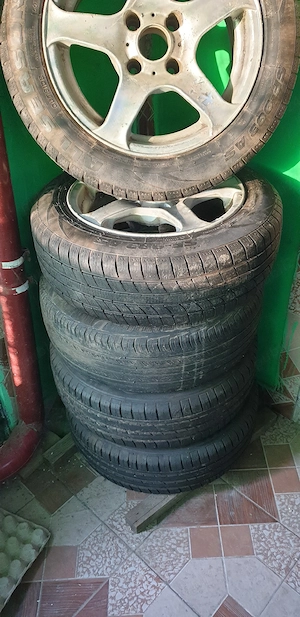 vînd 5 jante cu 4 prezoane cu anvelope ms 185/60R15