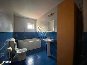 Ofer spre închiriere un apartament spațios  - imagine 7