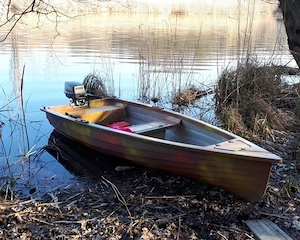 Barca de fibra cu motor