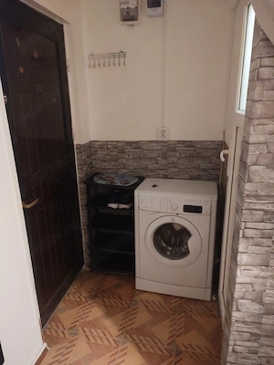 Închiriez garsonieră curată 