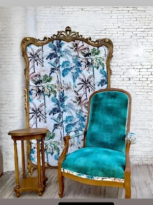 Set restaurat: cuier, masuta si fotoliu