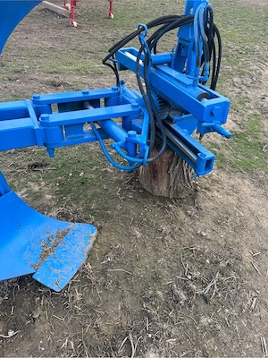 vand 2 pluguri freschi hidraulice   unu cu 2 capuri si unu  cu 3 capuri hidraulice  - imagine 3