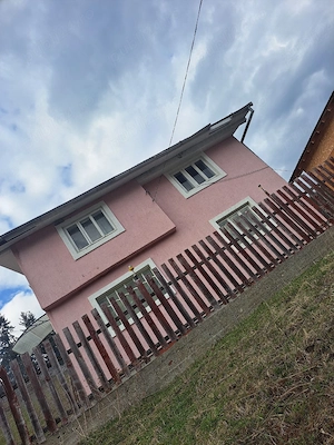 Casă + teren + anexe de vânzare