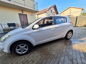 Hyundai i20 benzina - imagine 8