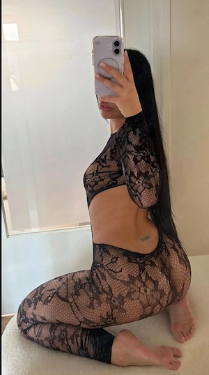 Alexandra , fac deplasări - imagine 3