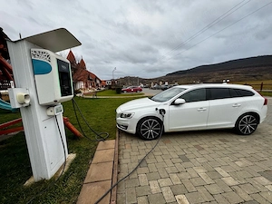 Volvo V60 Plug-in Hybrid D6 Twin Engine AWD, plug-in hybrid, echipare completă - imagine 2