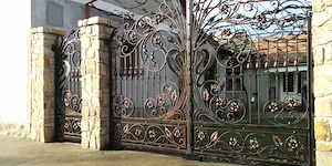  Porți, balustrazi și garduri din fier forjat la comandă - imagine 5