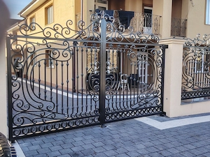  Porți, balustrazi și garduri din fier forjat la comandă