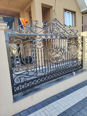  Porți, balustrazi și garduri din fier forjat la comandă - imagine 2