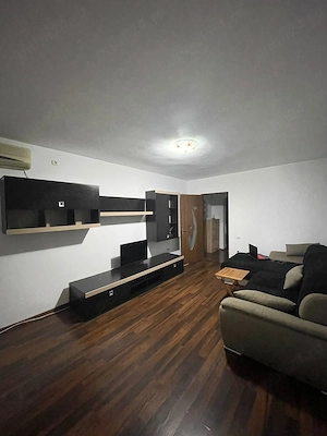Apartament 3 camere de închiriat 