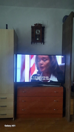 Vând televisor samsung.Merge foarte bine numai că a apărut o linie pe partia stingă. 