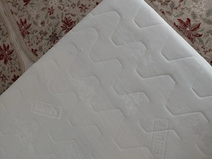 Doua saltele pat 1600 200 .